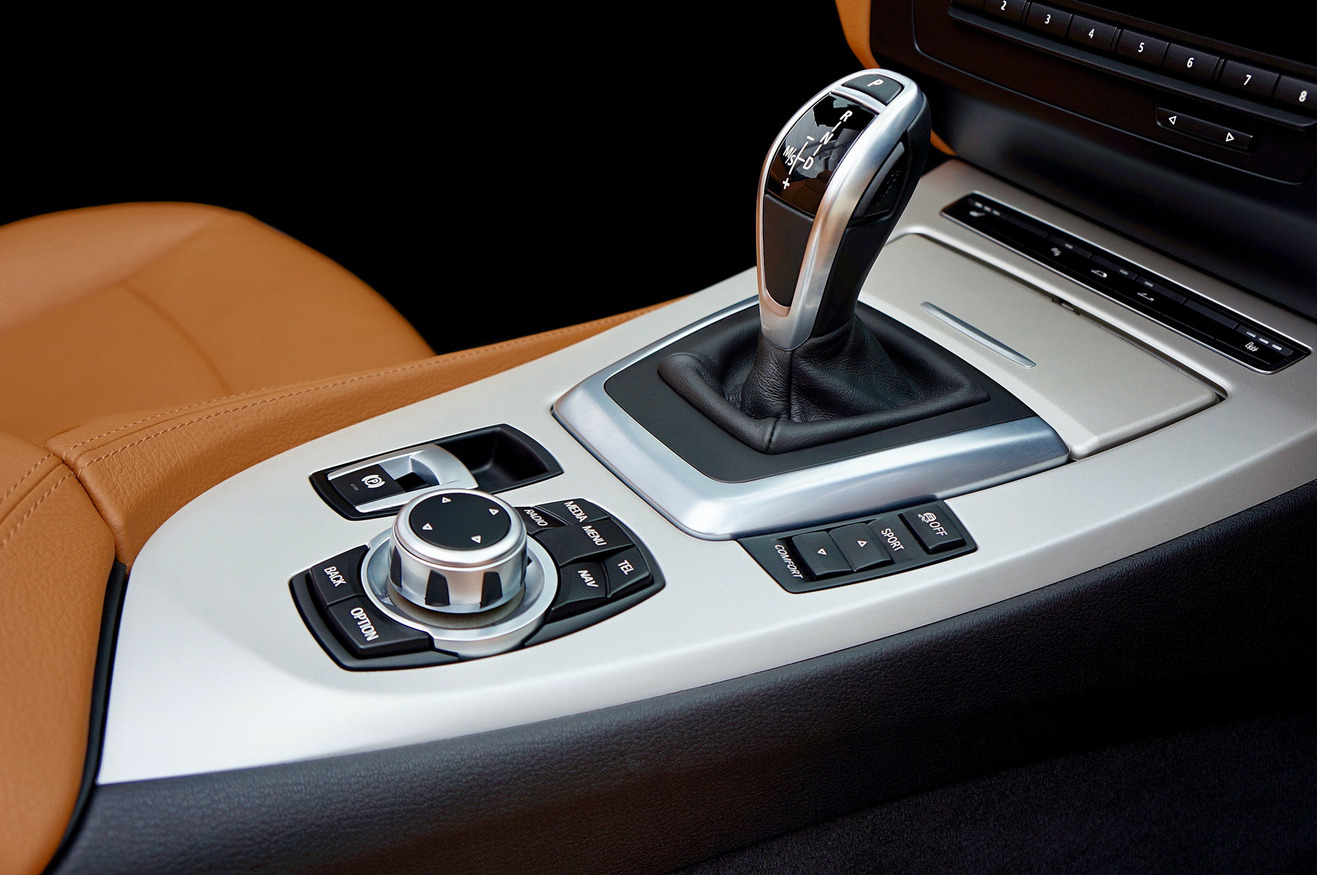 blog_2 Close up of vehicle gear stick with control options